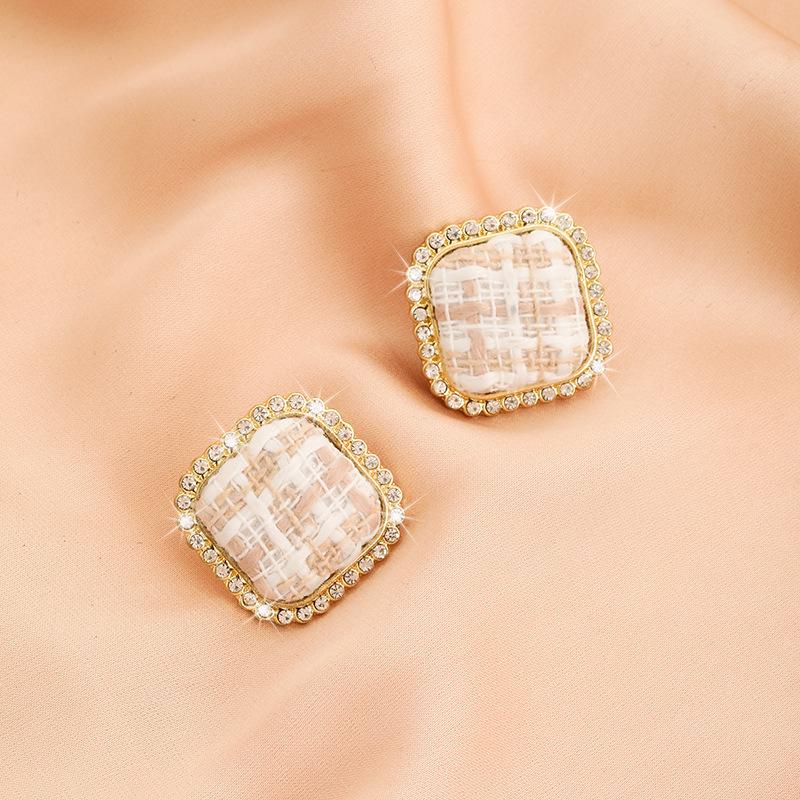 The New Retro Fabric Earrings Have a Sense of Design, Silver Needle-encrusted Diamond Plaid Earrings Have a Fresh and Sweet Temperament