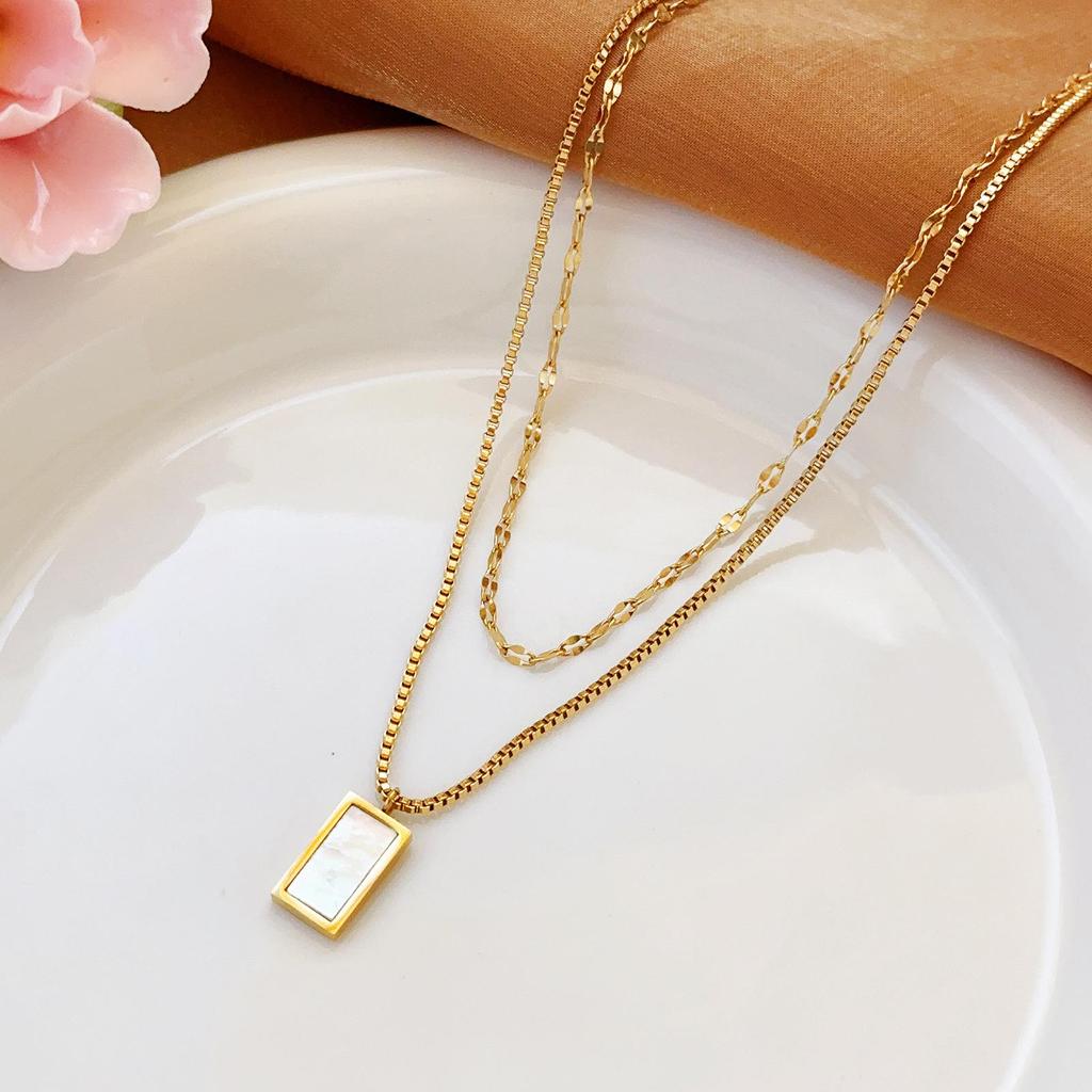 Złoty naszyjnik ze stali nierdzewnej: Elegancka, Wszechstronna, Nieblaknąca Biżuteria Damska