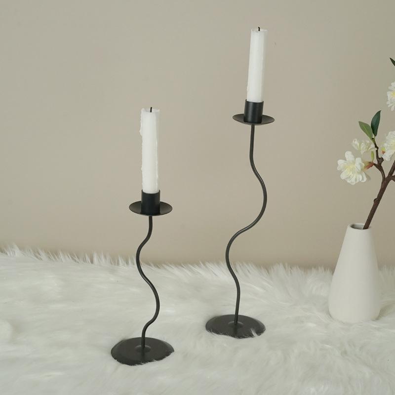 European Simple Metal Black Curved Candle Holder Creative Retro Wrought Iron Room Home Decoration Desktop Candle Stick Stand