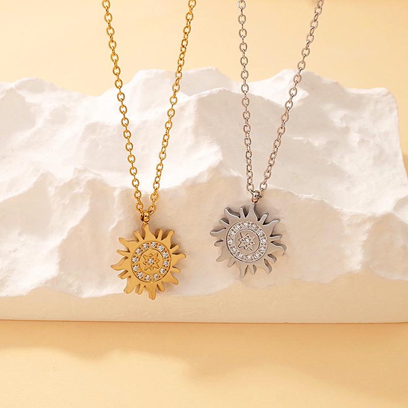 European Style Gold-Plated Titanium Steel Necklace with Rhinestone Sun and Star Design for Women – Elegant Clavicle Chain Jewelry