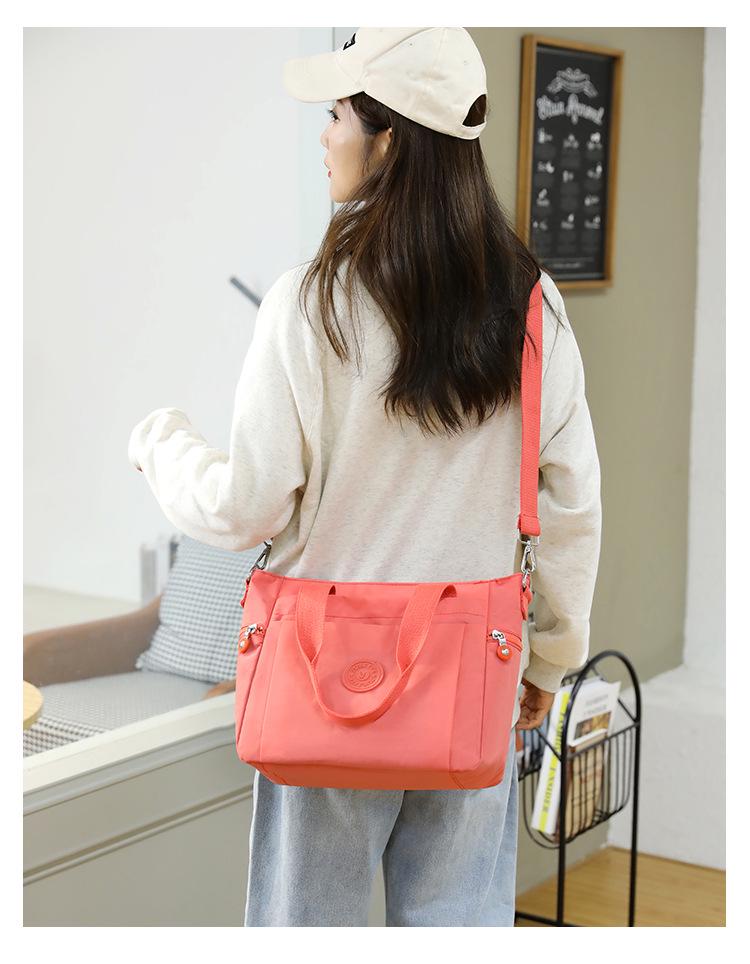 Geantă de umăr și crossbody din nailon în stil coreean pentru femei - Geantă de călătorie casuală și versatilă