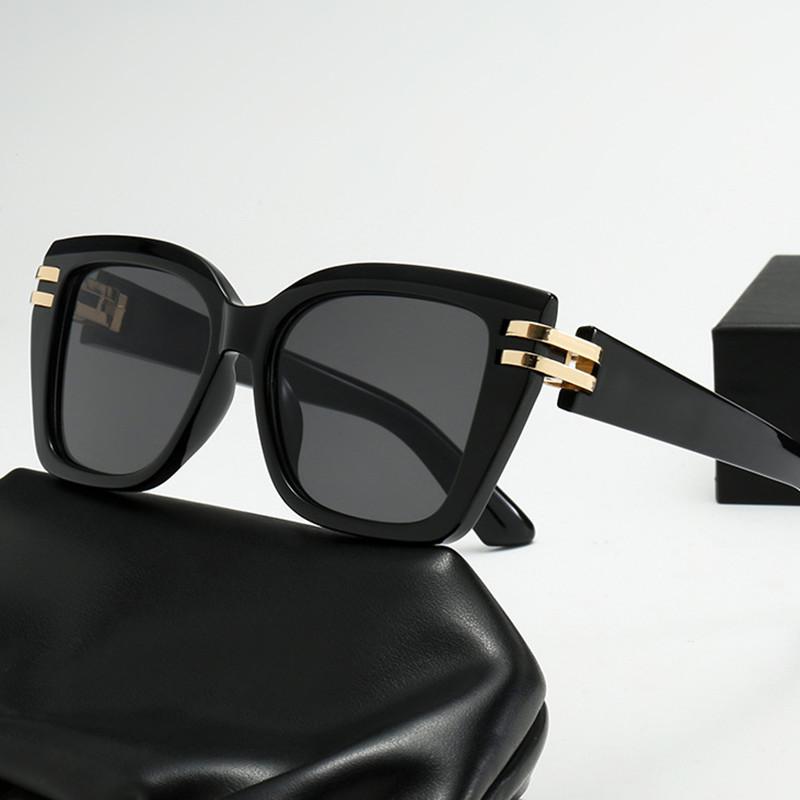 Classic Luxury Brand Designer Vintage Square Sunglasses Women For Men Sun Glasses Punk Rivet Sexy Ladies Popular Shades UV400