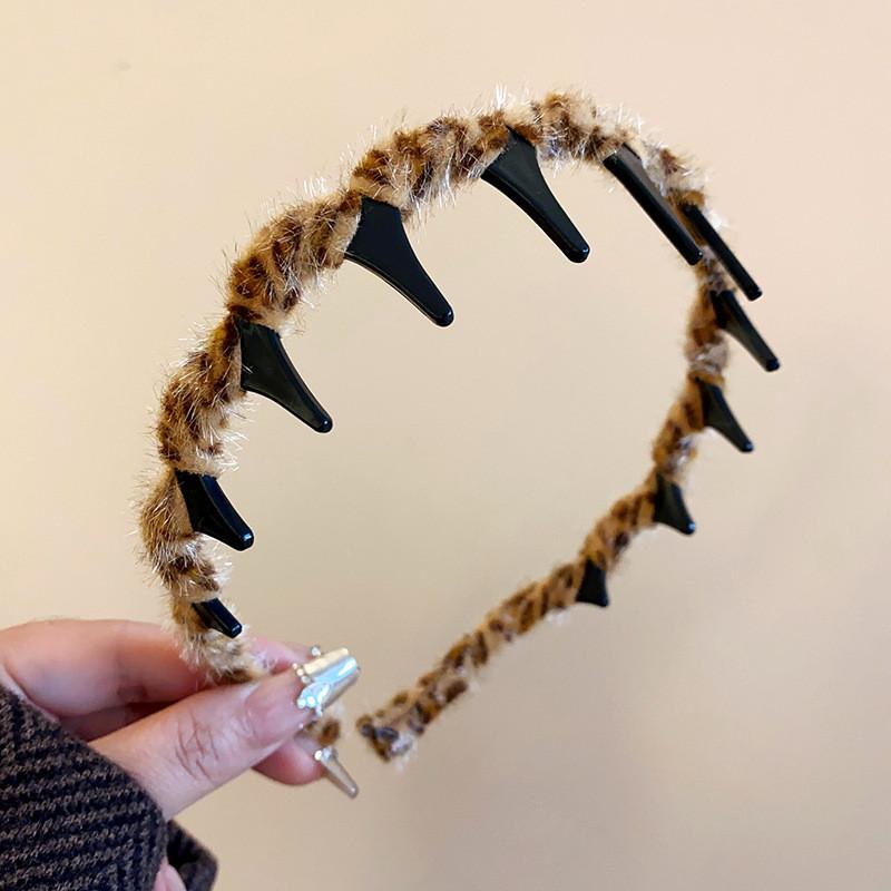 Fascia colorata con diamanti scintillanti: Accessorio di moda alla moda