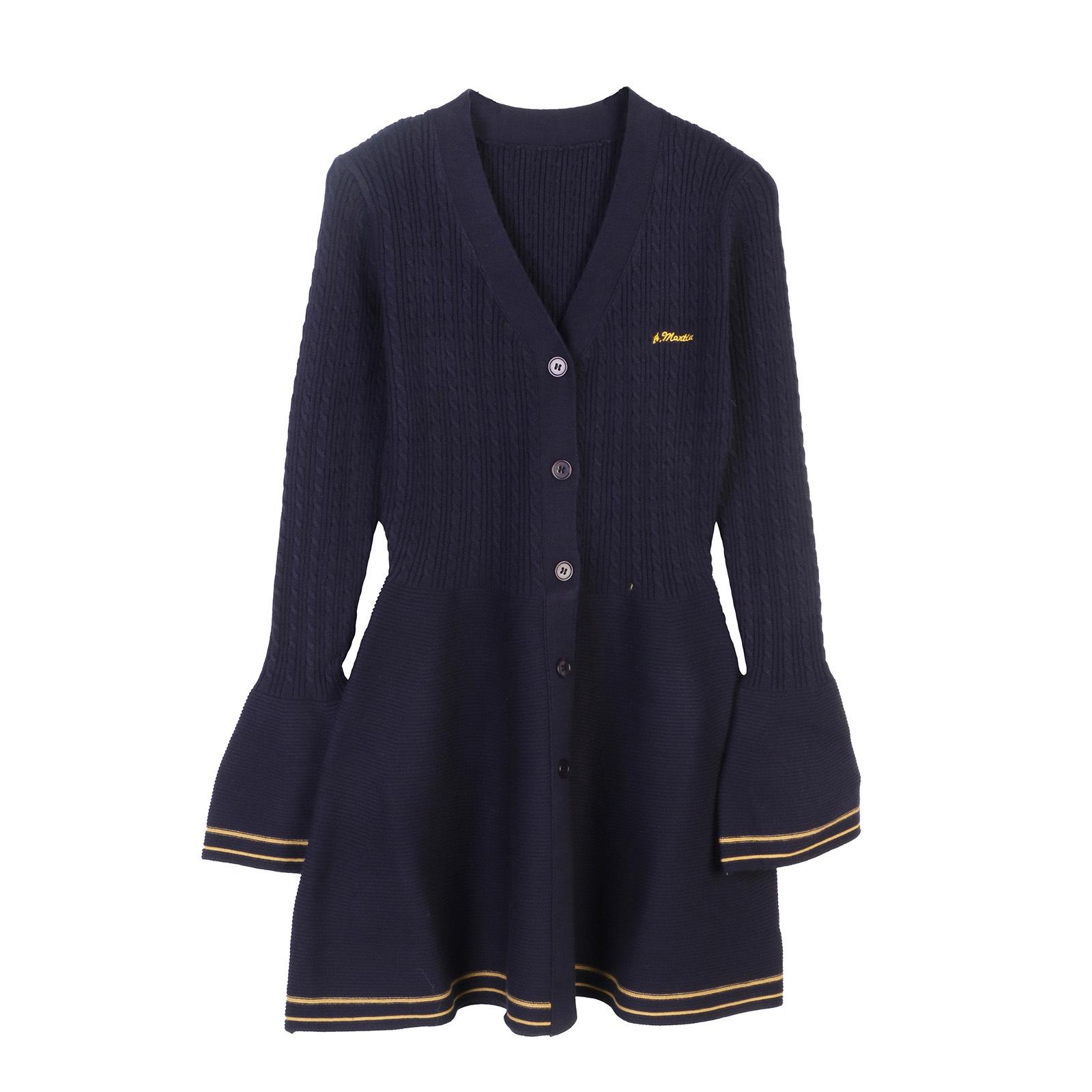 

Французское нишевое трикотажное платье с V-образным вырезом и оборкой по низу Весна/Лето 2025 Medium