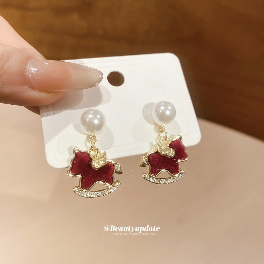 Diamond-set flocked pony pearl stud earrings retro temperament natal year earrings earrings