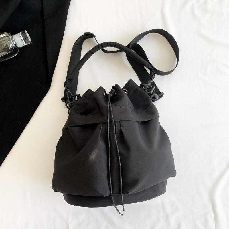

Internet Celebrity Casual Drawstring Bucket Bag Women s Outdoor Sports Style Large Capacity Handbag Practical One-shoulder Cross-body чёрный