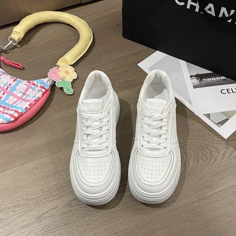 Platform white shoes women's spring and autumn Hong Kong style increases 2025 new versatile casual sports shoes niche board shoes ins tide