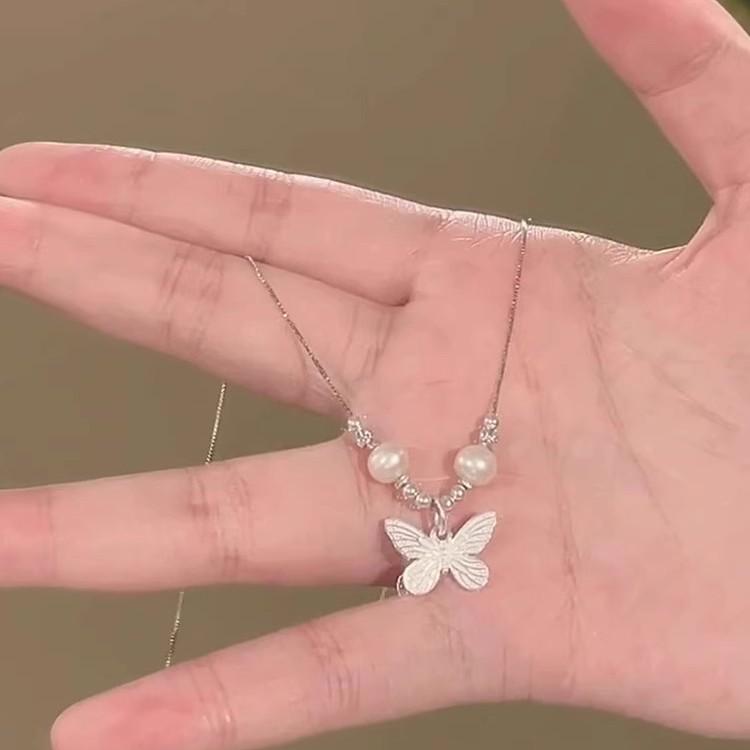 Pearl Butterfly Pendant Necklace - Women's French Retro Choker with Versatile Temperament Style