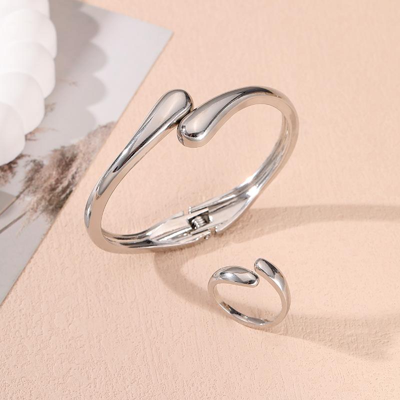 1 set of European and American fashion simple heavy metal temperament geometric ring smooth surface women's bracelet ring jewelry set