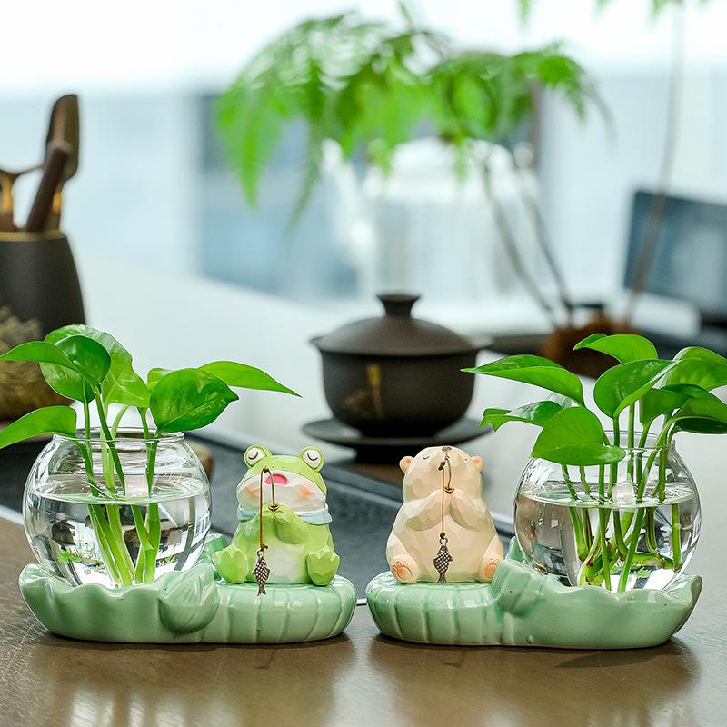 Frog-Themed Hydroponic Vase for Office Decoration