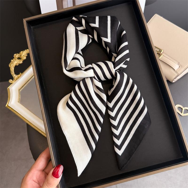Spring and Autumn retro herringbone pattern cotton and linen small square scarf silk scarf imitation velvet headscarf shawl sun protection scarf women