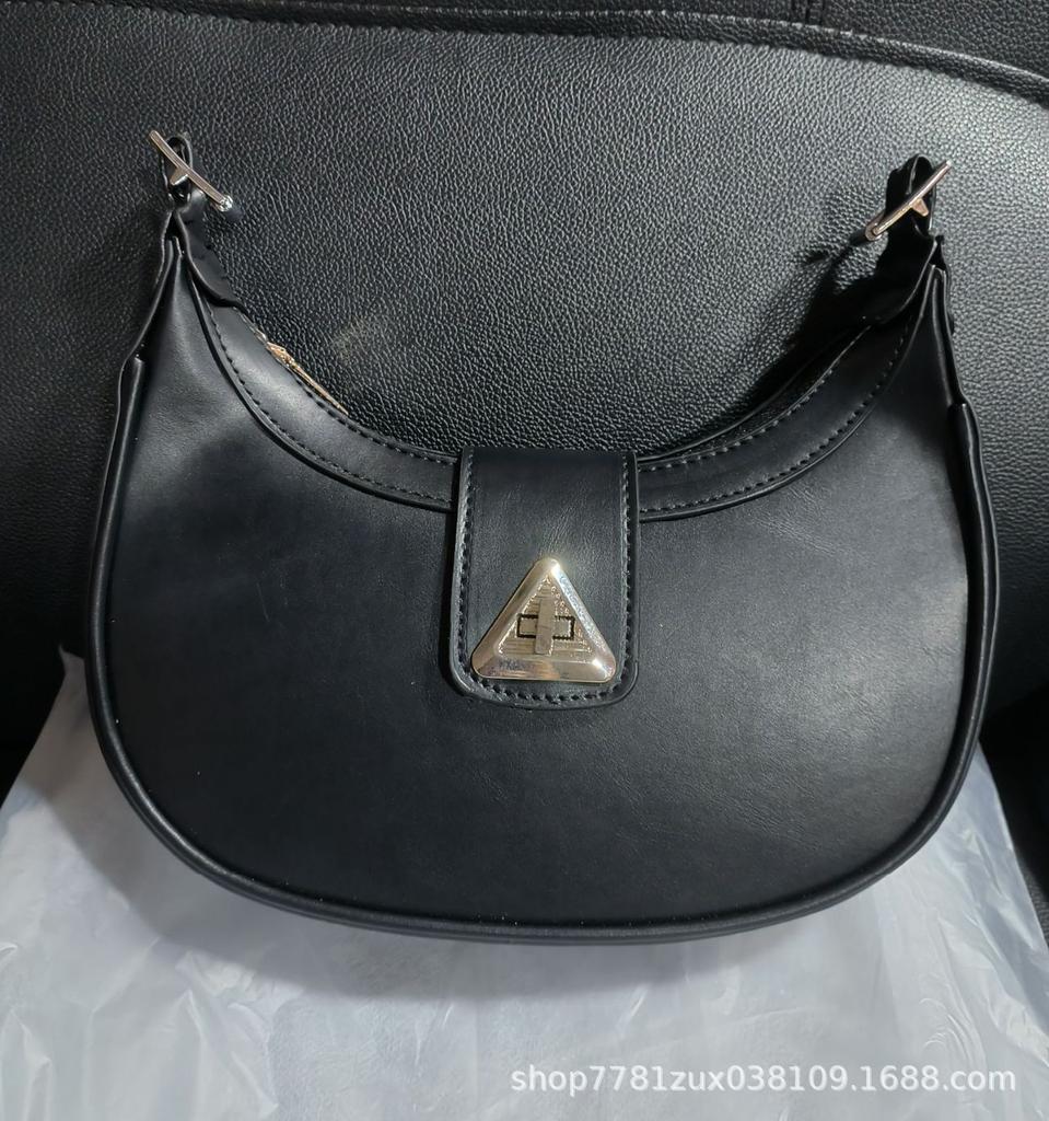 Niche Texture Crescent Moon Bag Women's New Spring and Summer High-end Underarm Bag Light Luxury Shoulder Messenger Bag