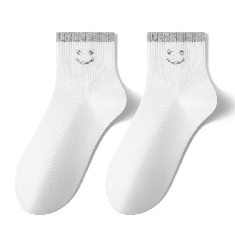 Damer Vår och Sommar Tunna Leende Ansikte Antibakteriella Deodorerande College Stil Studenter Korta Strumpor