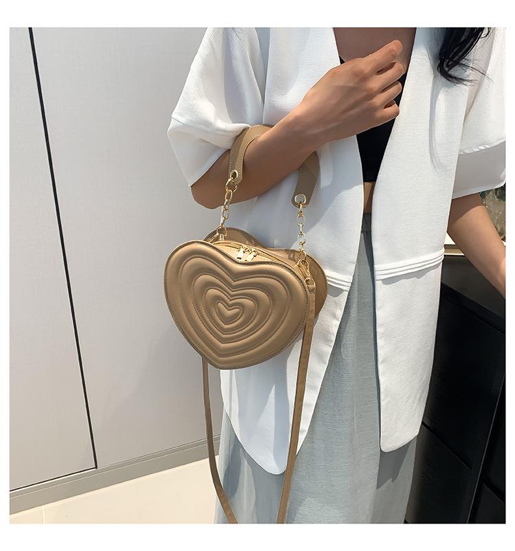 2024 Spring/Summer Women's Heart-Shaped Candy Color Handbag: Sweet & Fashionable Small Bag