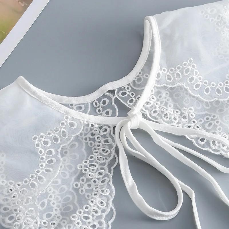 Girls Sweet Fake Collars for Women Hollow Out Floral Embroidered Detachable Collar Polyester False Collar Clothing Accessories