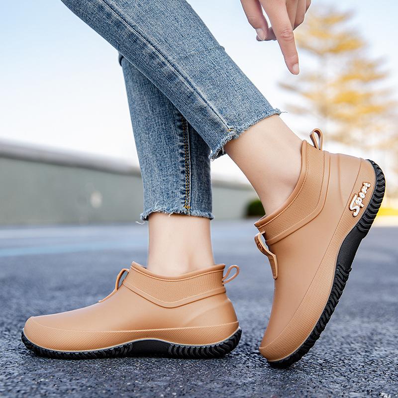 Low-top non-slip water shoes women's fashion new adult outdoor waterproof shoes kitchen short work shoes fashion