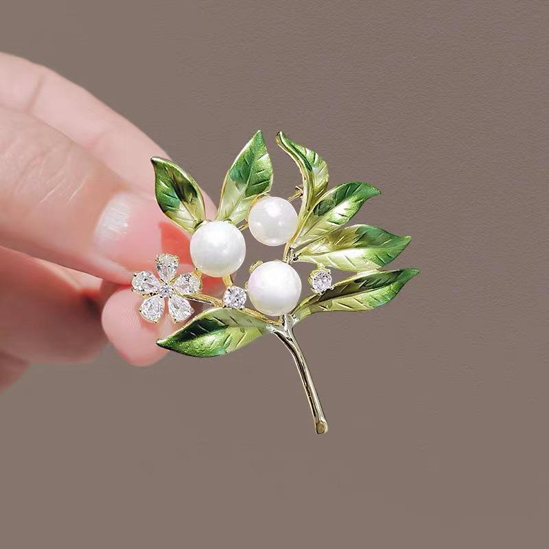 Chic Butterfly Brooch for Women - High-End Fashion Corsage