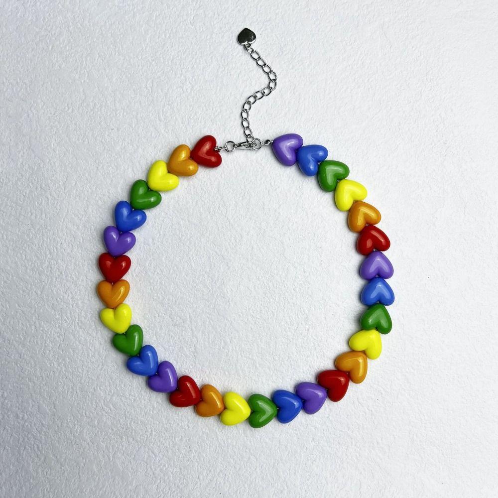 Chaîne de clavicule colorée Collier de perles en acrylique en forme de cœur d'amour Collier arc-en-ciel tendance L'amour est l'amour