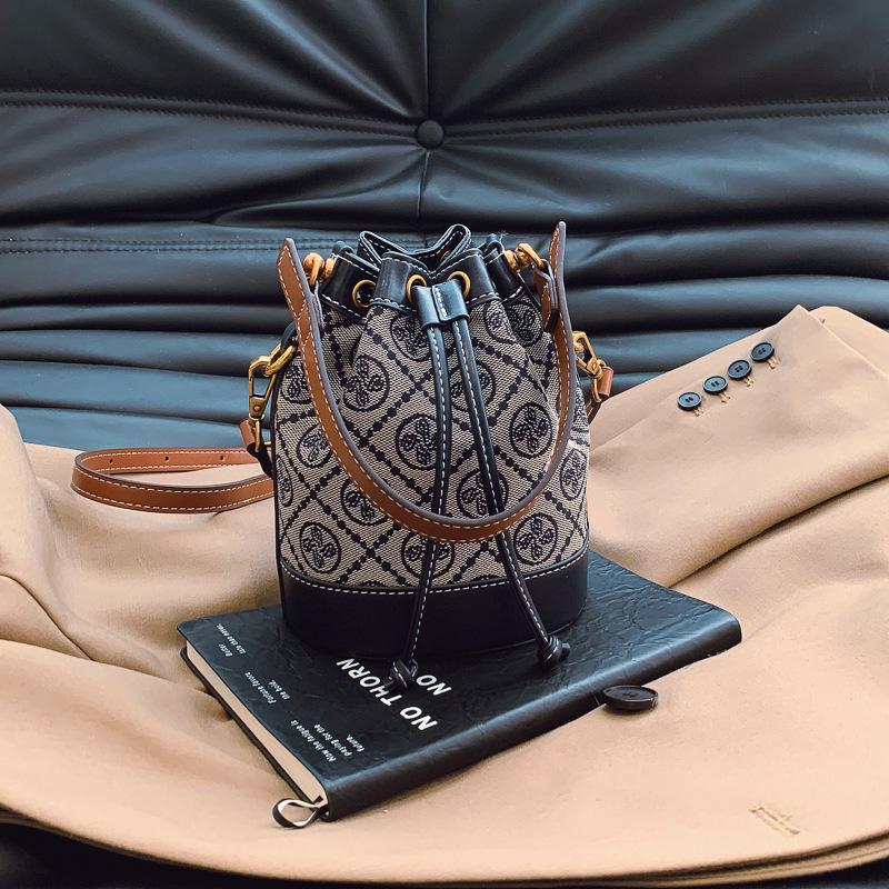 

2025 Autumn/Winter Women s Luxurious Floral Crossbody Tote: Large-Capacity Handbag