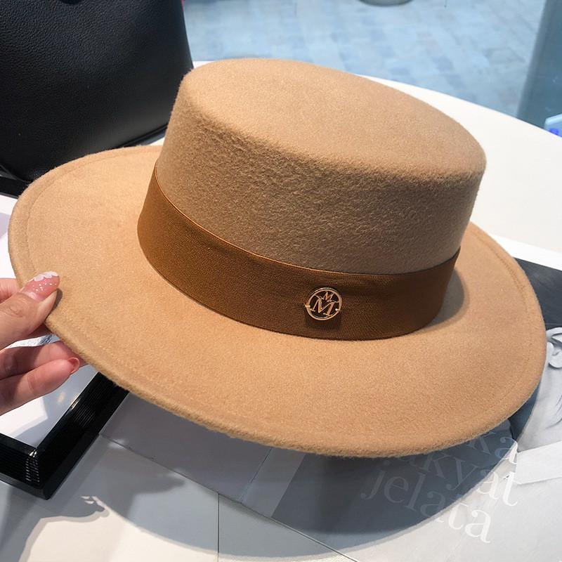 Cappello a tesa piatta in stile britannico con materiale in feltro di lana e tesa larga per la moda invernale