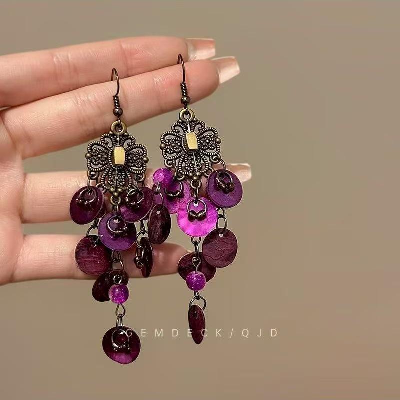 

High-End Ethnic Shell Tassel Earrings: Retro Niche, Versatile Design, Elegant Heavy Work Ear Studs for Women