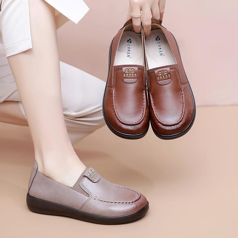 Women's new casual versatile wear lazy leather waterproof soft sole comfortable and not tired feet women's shoes