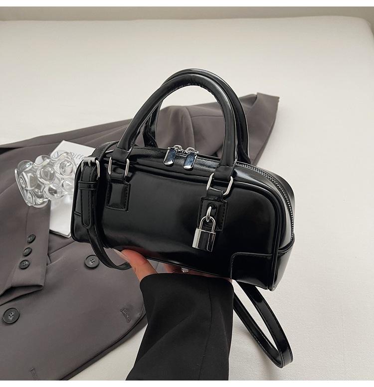 Trendy Fashion Versatile Shoulder Messenger Bag 2025 Spring Niche Design Solid Color Handbag Bowling Bag Women