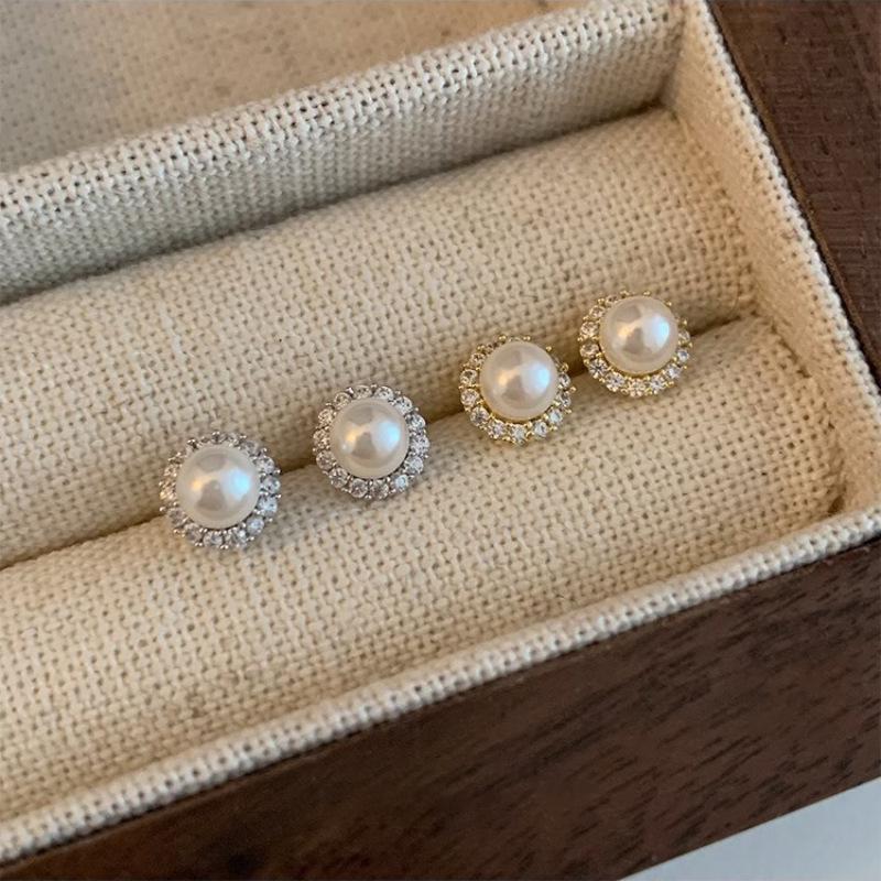 Korean Exquisite Pearl Zircon Earrings: Retro Fashion Design for Women