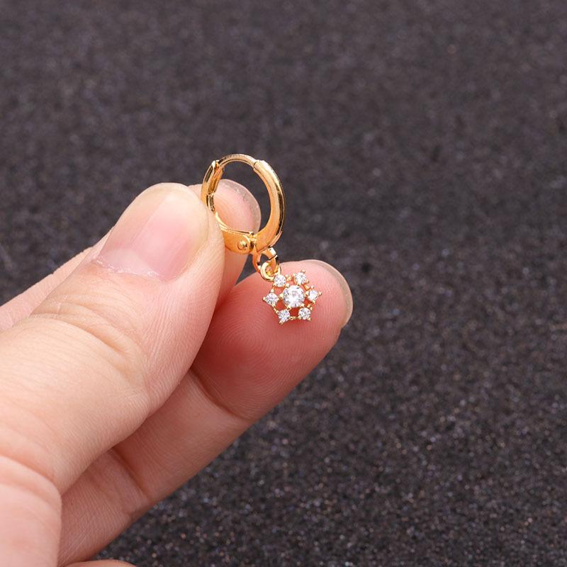 1Pc Simple Sunflower Pendant Cubic Zirconia Ear Tragus Personality Stainless Steel Cartilage Earring Piercing Jewelr