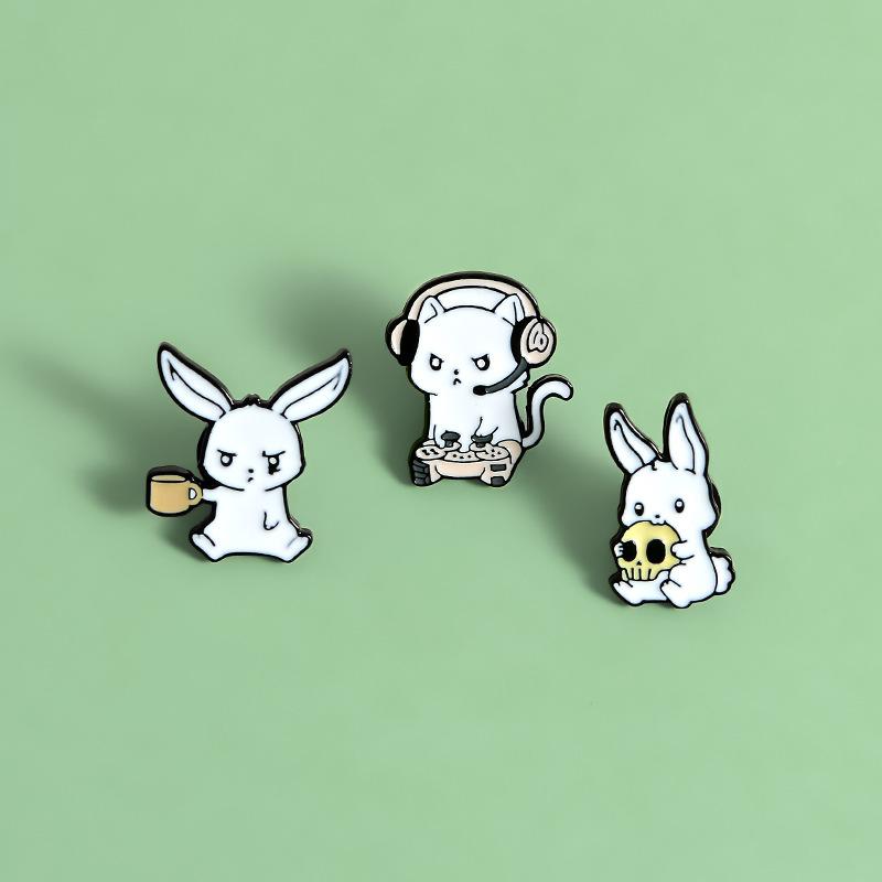 Funny And Cute Little White Rabbit  Brooch Exquisite Fashion Animal Badge Men And Women Backpack Sweater Accessories Jewel