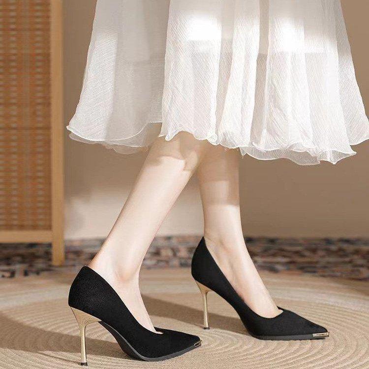 

2025 новая одинарная обувь женская универсальная остроносая сексуальная черная обувь на высоком каблуке французская не устают ноги тонкие каблуки с мелким вырезом одинарная обувь 40