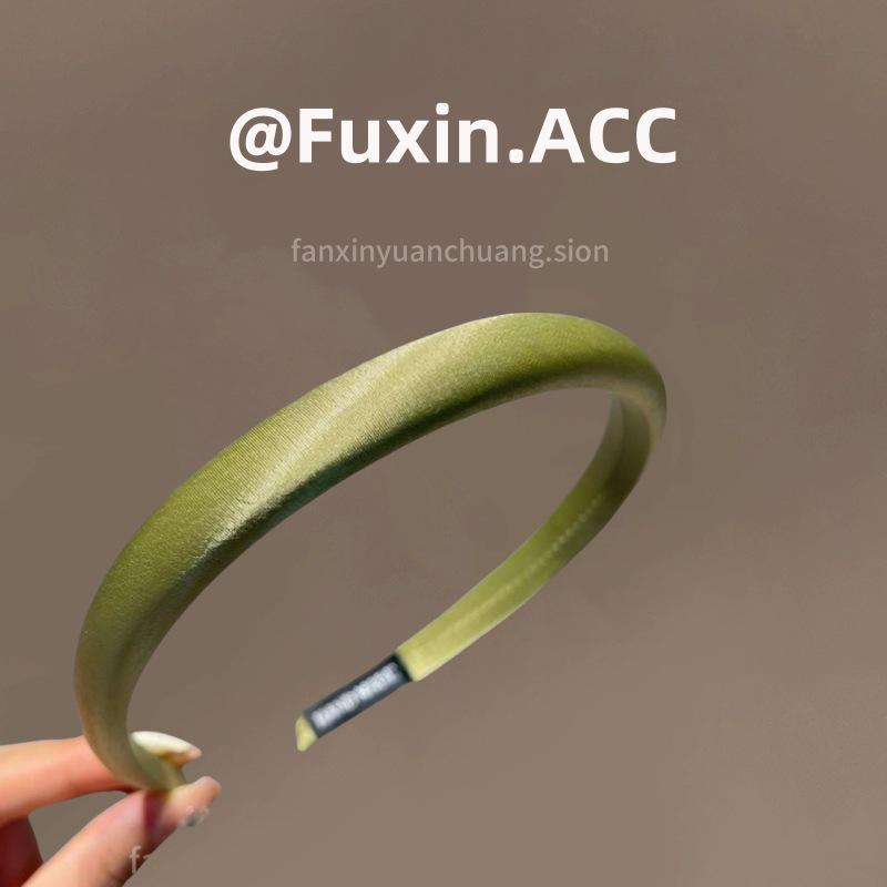 Hedvábné stuhy do vlasů: Zelená spona do vlasů pro sofistikovaný styling