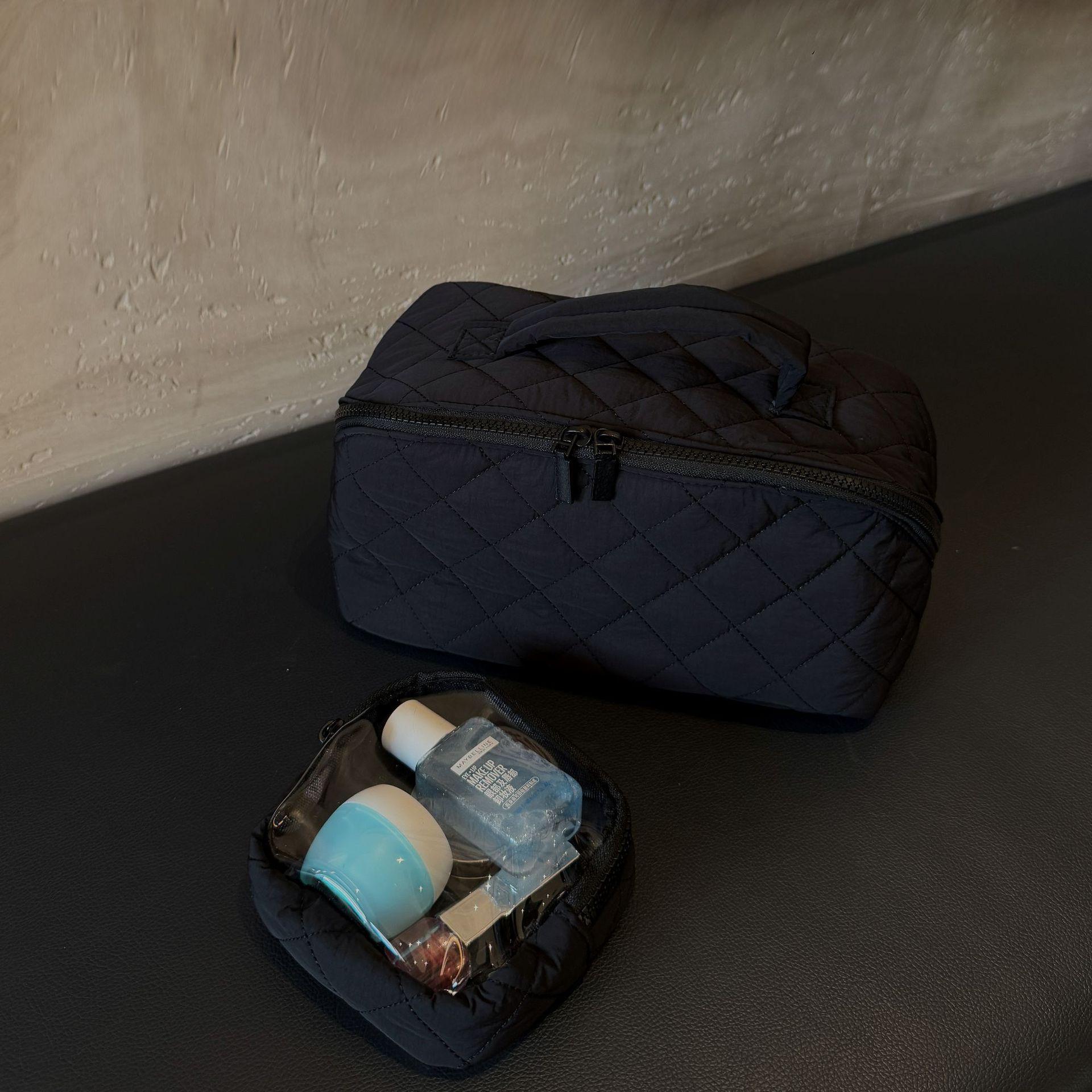 

Women large-capacity make up bag diamond-shaped cosmetic bag hand-held travel toiletry and storage bag