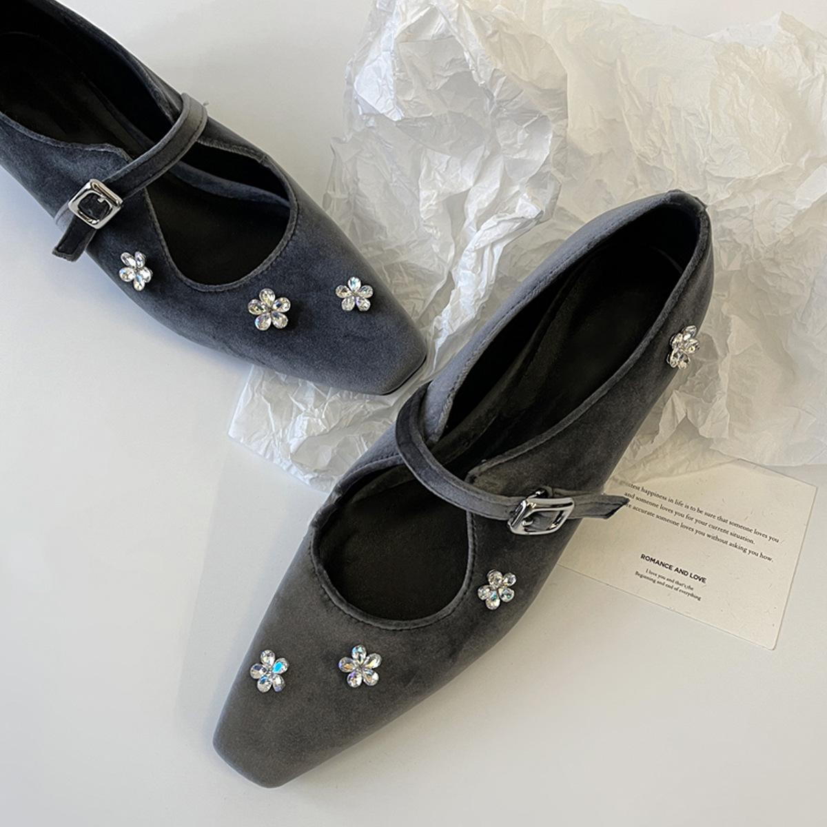 

Sheepskin version~ French rhinestone flower inner height increase small square head light mouth single shoes women s word with silver Mary Jane shoes 34