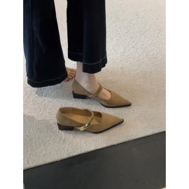 First encounter French-style ancient pointed head shallow mouth Mary Jane shoes 2026 new one-word with temperament medium heel single shoes