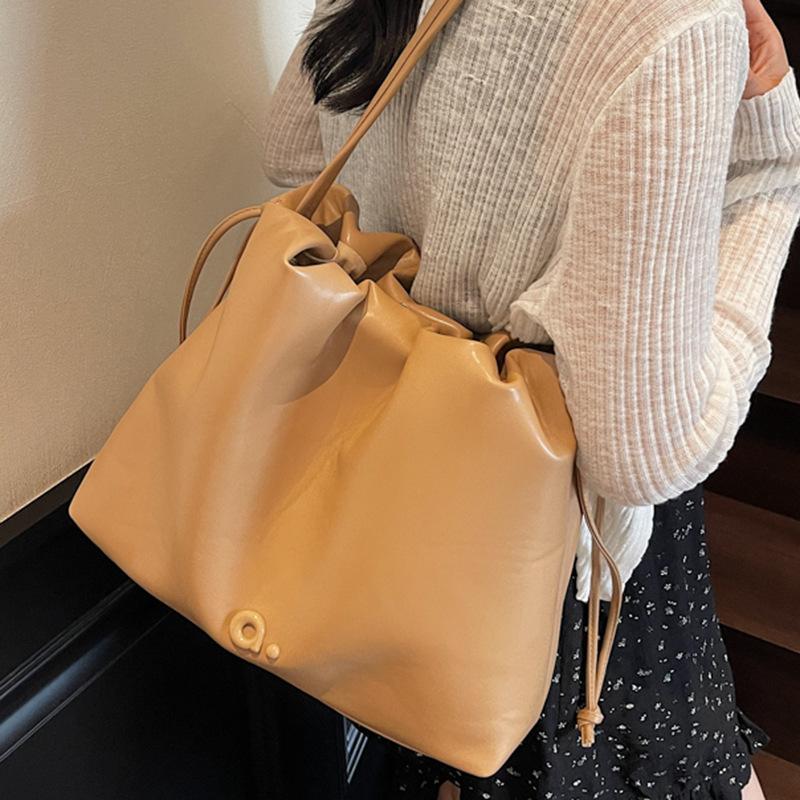 Summer New French Casual Cream Wind Oil Wax Leather Underarm Tote Bag Women's Texture Commuter Simple Shoulder Bag