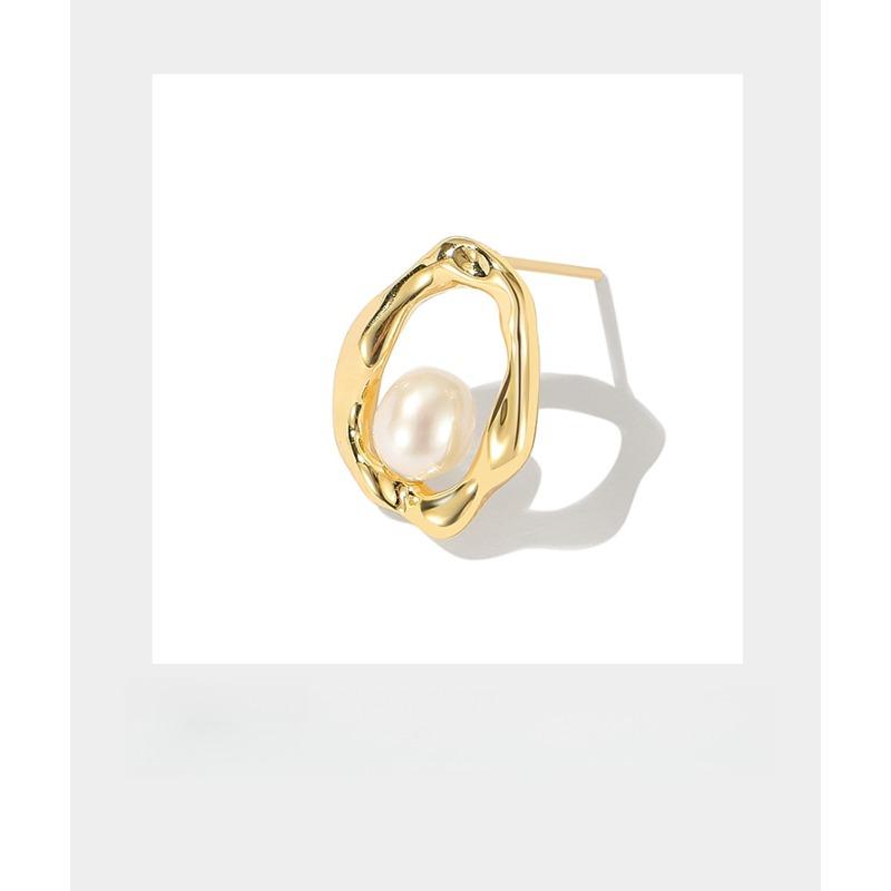 Niche Unique Pearl Earrings New Trendy Stud Earrings Femininity High-end Light Luxury Earrings