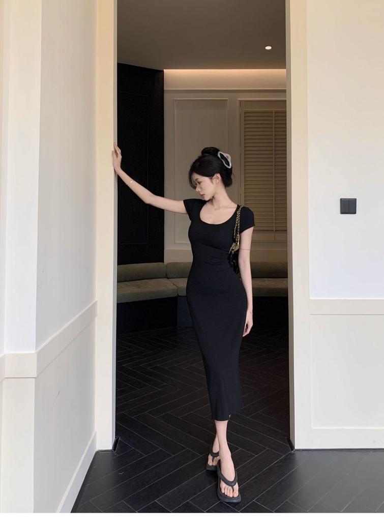 Summer New Short-sleeved Backless and Thin Hip-wrapped Split-ended Long Dress Design Sense Slim Waist Texture Black Dress