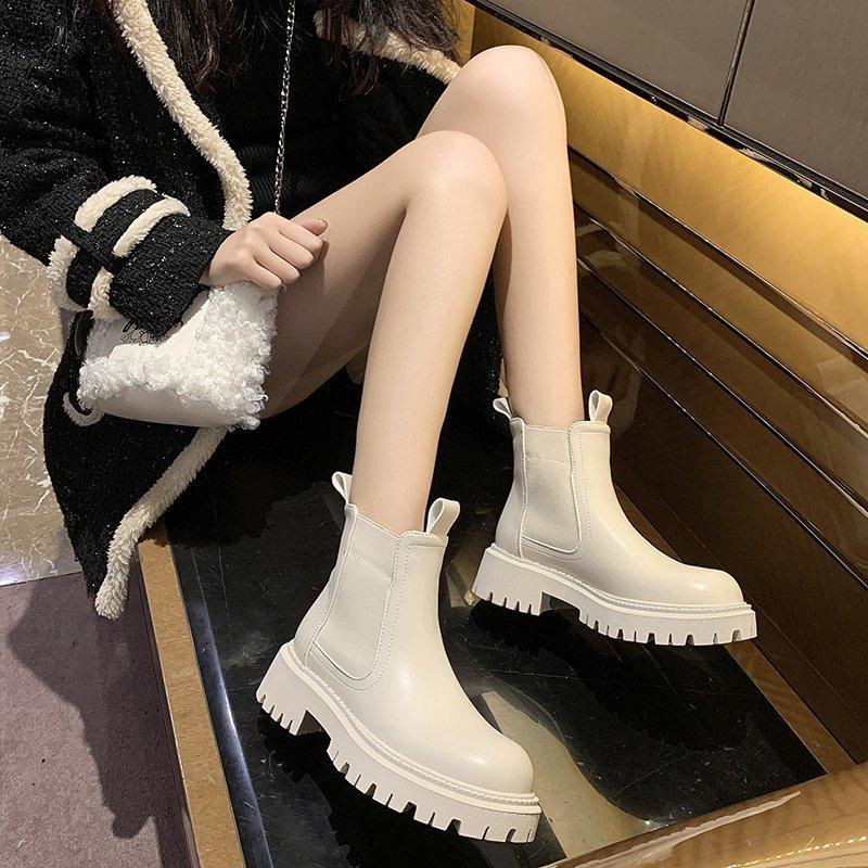 Chelsea Boot Outfit Are White Booties In Style For 2021 Chelsea