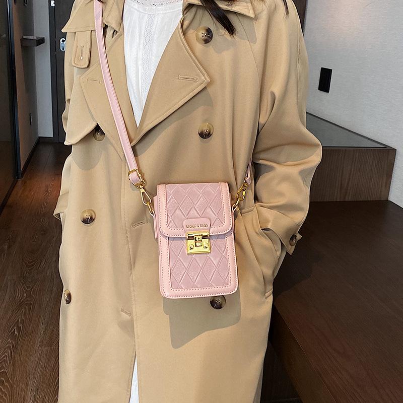 Summer small fresh bag women 2025 new trendy shoulder bag popular fashion messenger mobile phone bag small square bag
