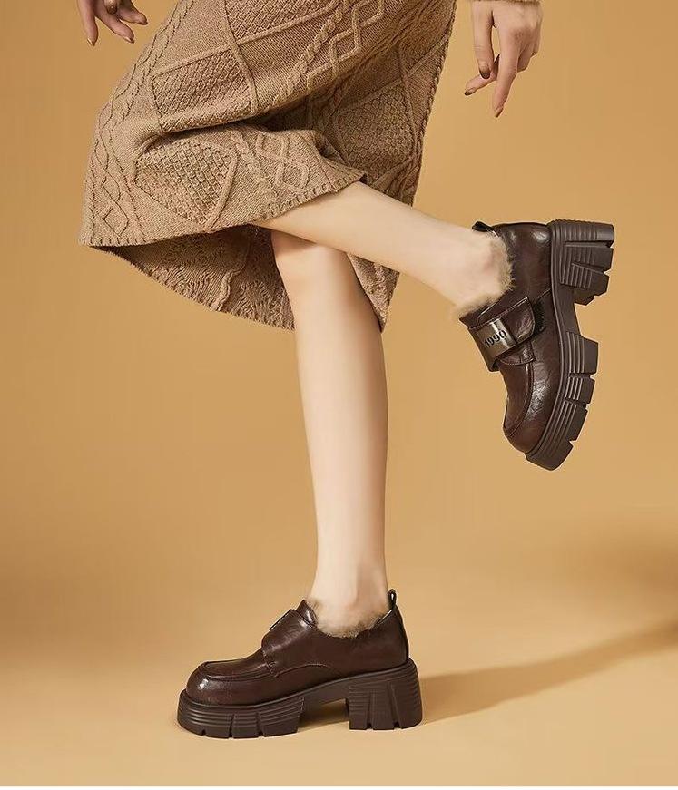 

Женские лоферы из мягкого бархата, новая коллекция осень-зима 2025, зимние хлопковые туфли, черные женские туфли на платформе, маленькие кожаные туфли 40