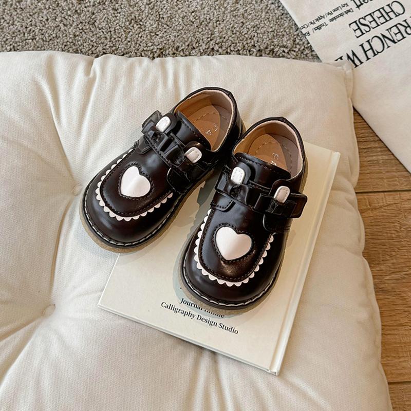 

Little Girls Sweet Leather Shoes Soft Sole Kids Fashion Princess Shoes with Cute Love Heart Girls Bow Lace Flat Shoes for Party 24