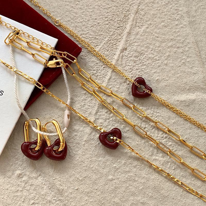 Set colier cu inimă galvanizată cu aur și cercei Love pentru femei - Design elegant cu glazură roșie, lanț pentru claviculă de calitate superioară