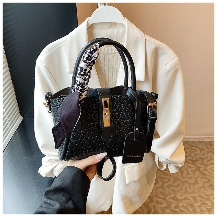 

Popular bags women s new summer versatile messenger mother bag casual bucket bag чорний