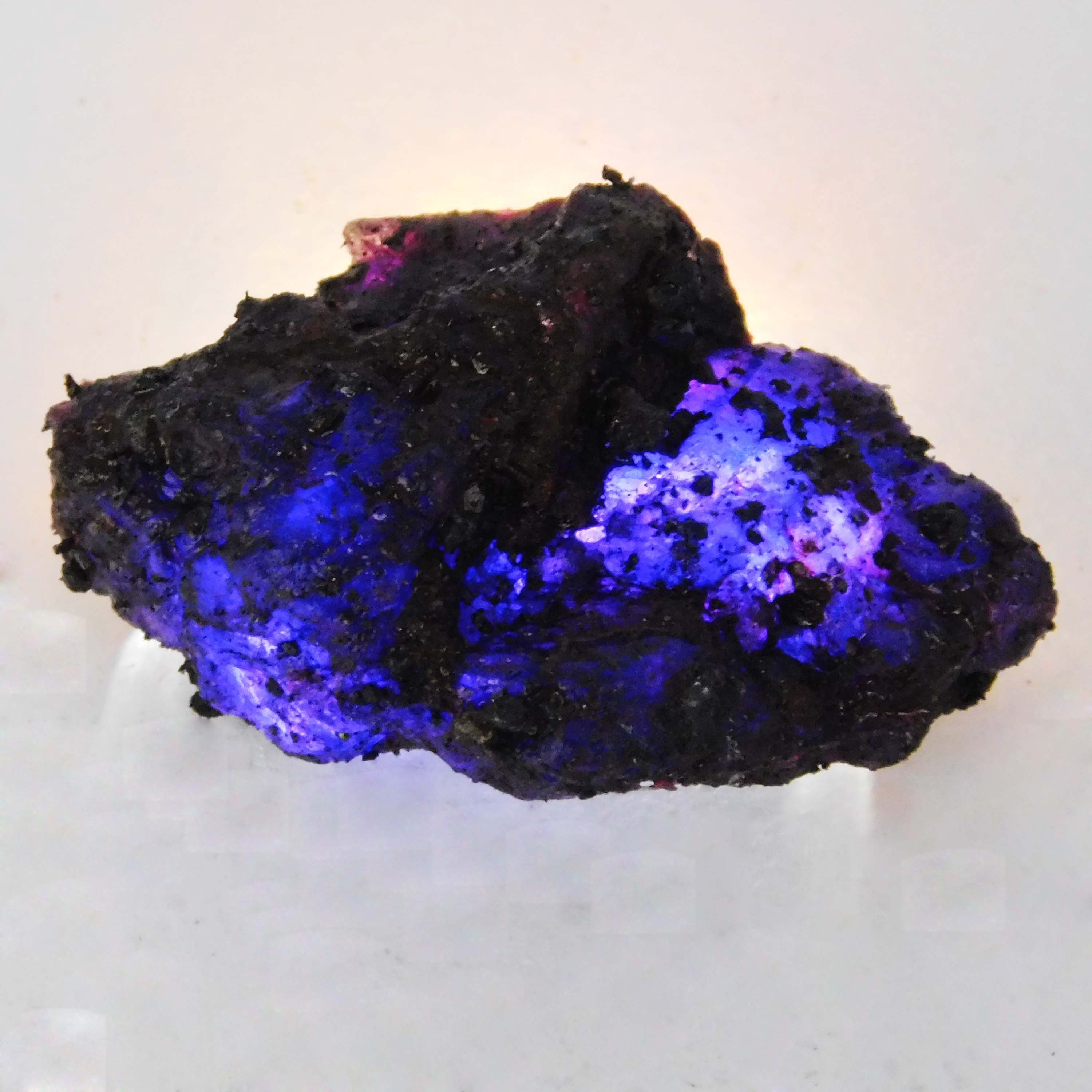 

Natural Purple Blue Sapphire Huge Rough 57 Ct Earth Mined CERTIFIED Gemstone A-5549 36.6 mm approx синій