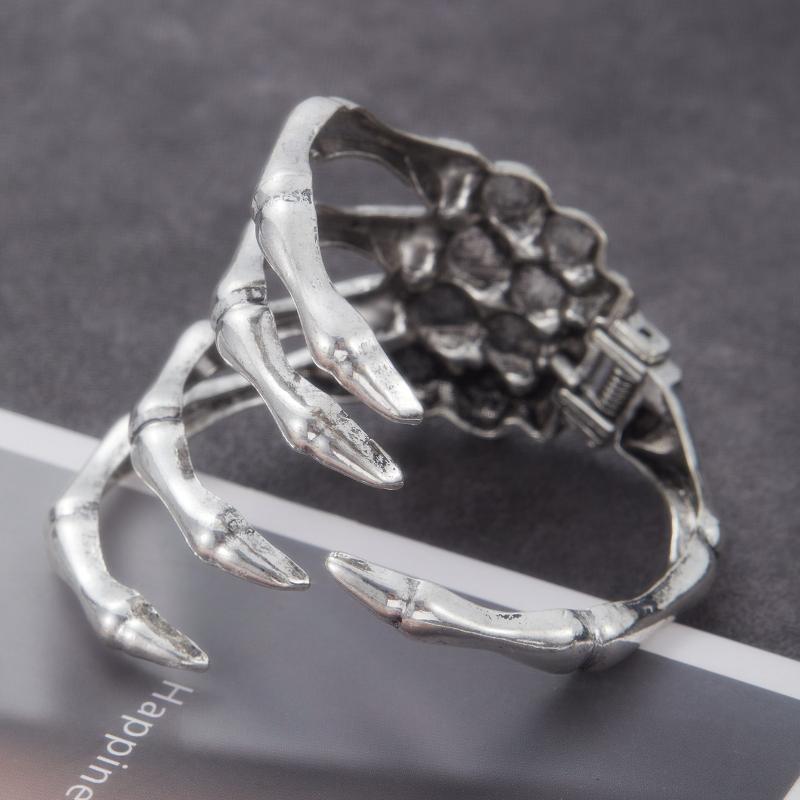 New Retro Gothic Skeleton Hand Bracelet, Creative Festival Party Accessories for Men and Women, Jewelry Gifts