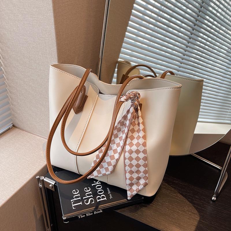 

Daily commute to work large-capacity bag women s 2025 summer simple versatile tote bag niche fashion shoulder bag белый
