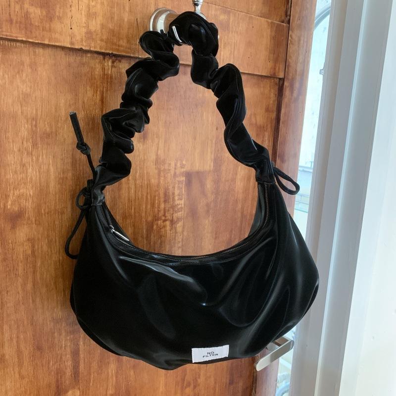 

Folded handbag bag women s niche design 2025 Korean version versatile simple dumpling bag high-end fashion messenger bag чёрный