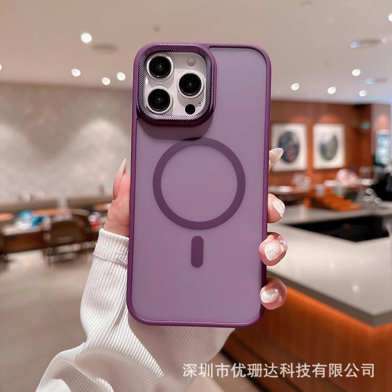 Frosted Magnetic Suction Is Suitable for iPhone11promax Drilled Lens Frame, Mobile Phone Case, Apple 11 Skin Feeling All-inclusive Sheath.