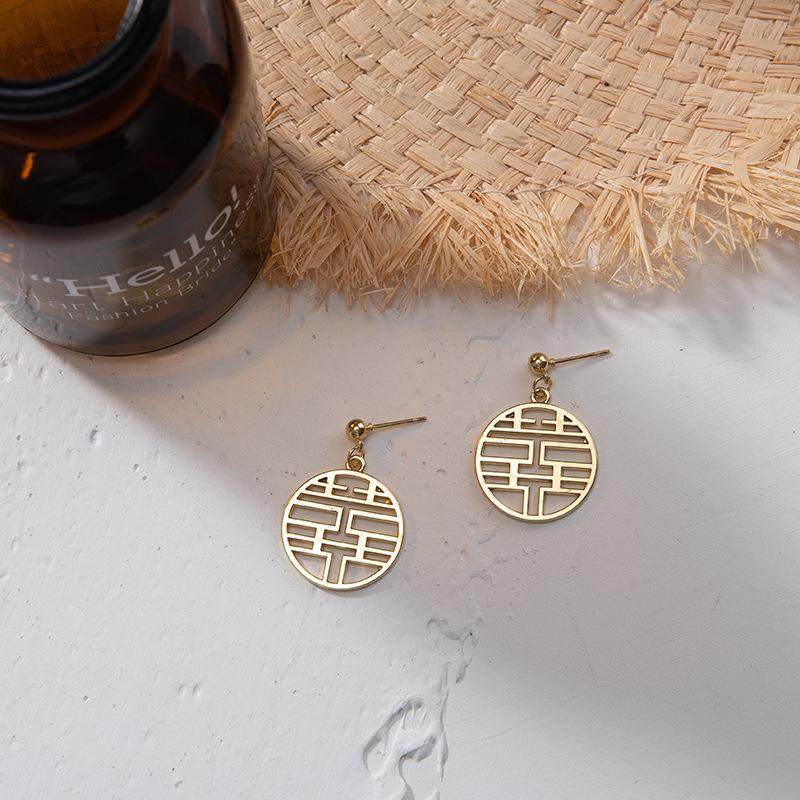 No Pierced Earrings, Chinese Style Red Xi Earrings, New Festive and Trendy Temperament, Simple Fu Character Stud Earrings, Earrings, Earrings.
